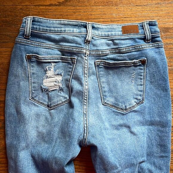 Judy Blue Boyfriend Fit Jeans - Picture 5 of 8